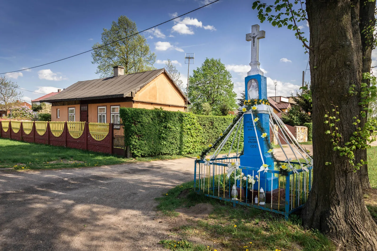 Kapliczka z 1950 roku w Kraszkowie
