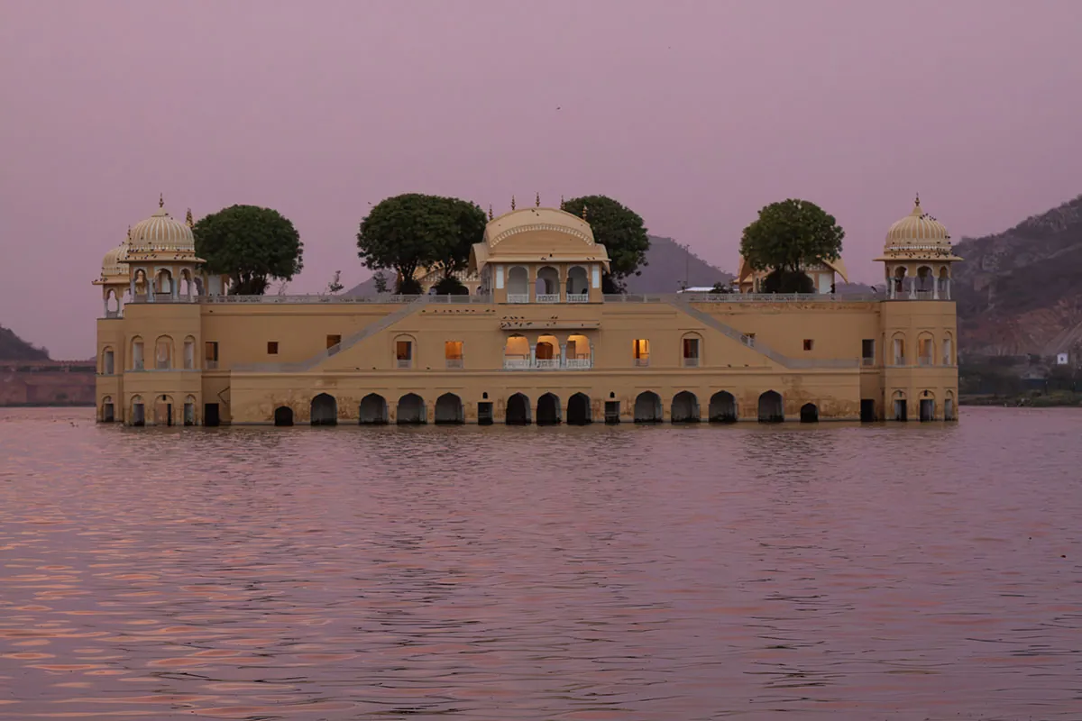 Jal Mahal na jeziorze Man Sagar w Jaipurze