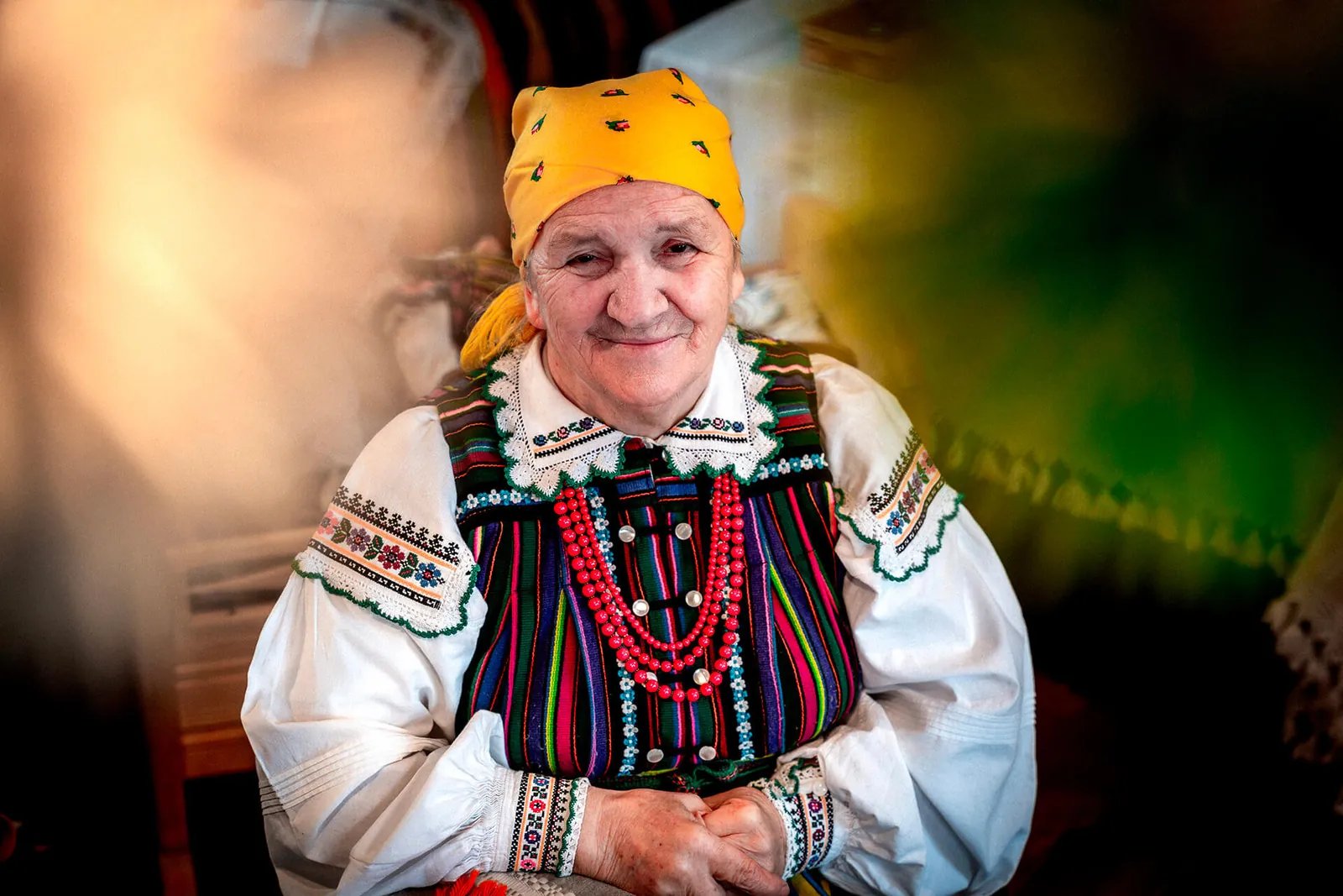 Portret twórczyni ludowej w stroju opoczyńskim